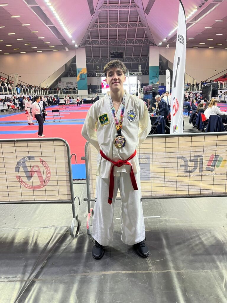 Bernardo, 3° lugar em luta.